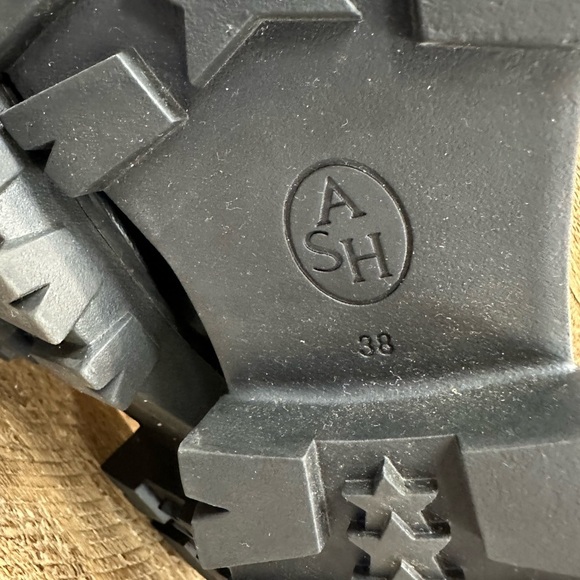 Ash Lloyd Leather Pull-On Combat Boots
Size: 38 (Approx. US 7.5–8) - Picture 5 of 10